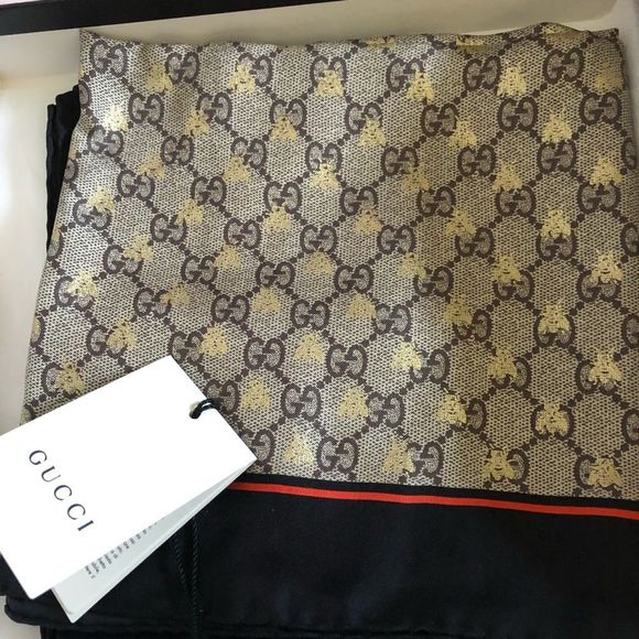 💕SOLD💕Brand New Gucci Bee Scarf - Picture 1 of 4